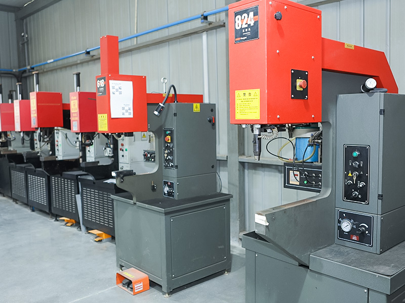 Presse Rivetage